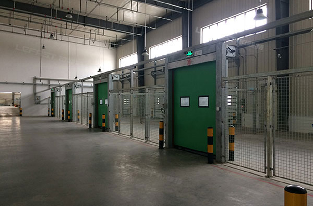 輝山乳業(yè)快速防撞門易清潔、易更